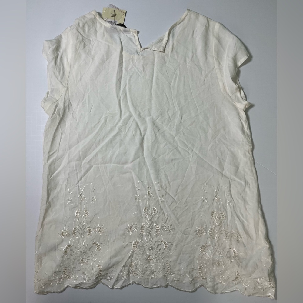 NWT Denver Hayes Embroidered Scalloped Boho Top Cream